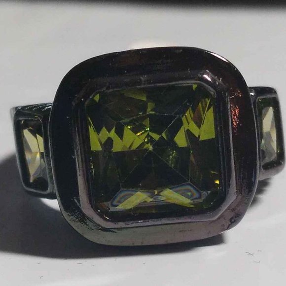 Men's Black Gold Peridot QZ Fasion Ring SZ 10, and 11-10 - Picture 2 of 4